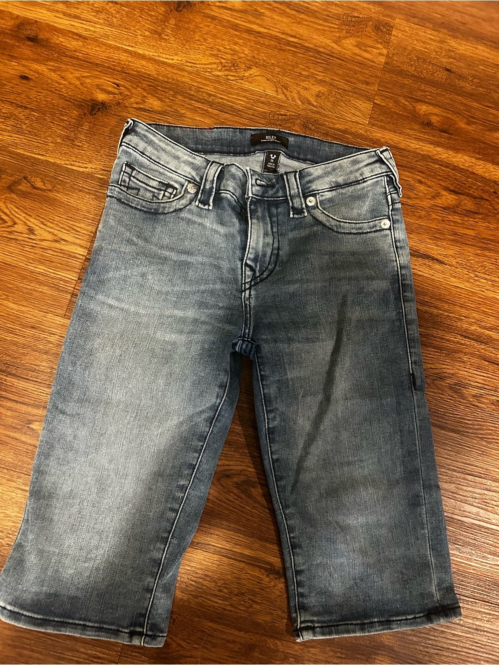 True Religion Riley Knee Length Short 26